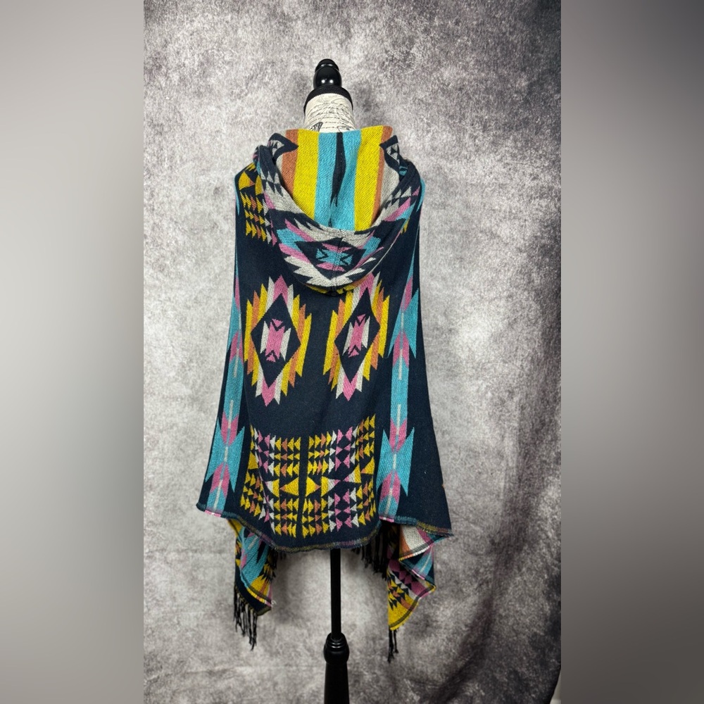 Southwestern Style Geometric Patterned Shawl/Button Closure Fringe Size OS - Picture 4 of 9